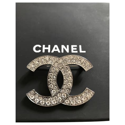 Chanel Spilla .